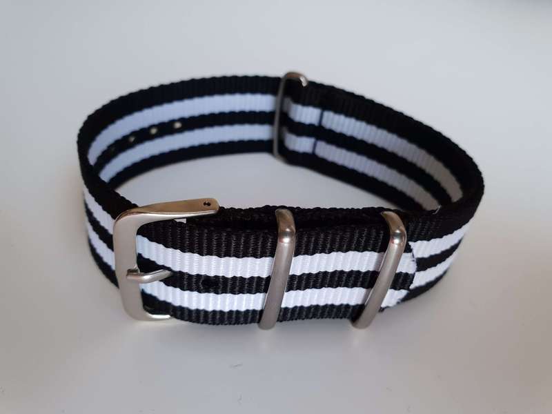 22mm Nato Watch Strap Black/White (5-Stripe)