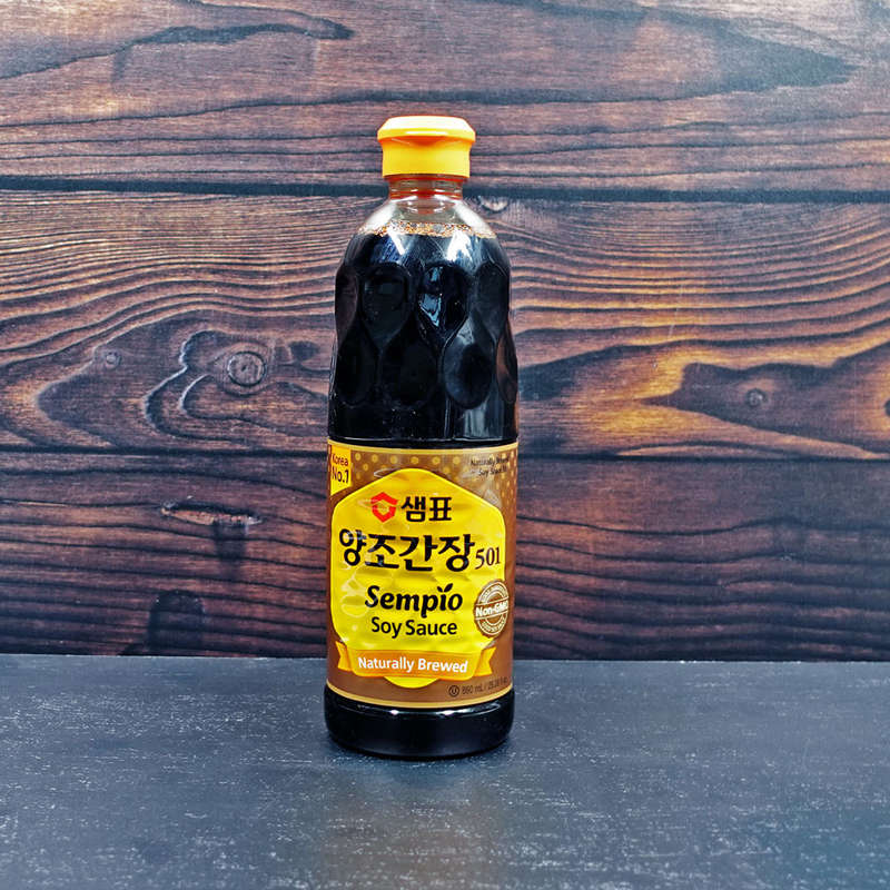 Sempio Premium Naturally Brewed Soy Sauce 501 860ml