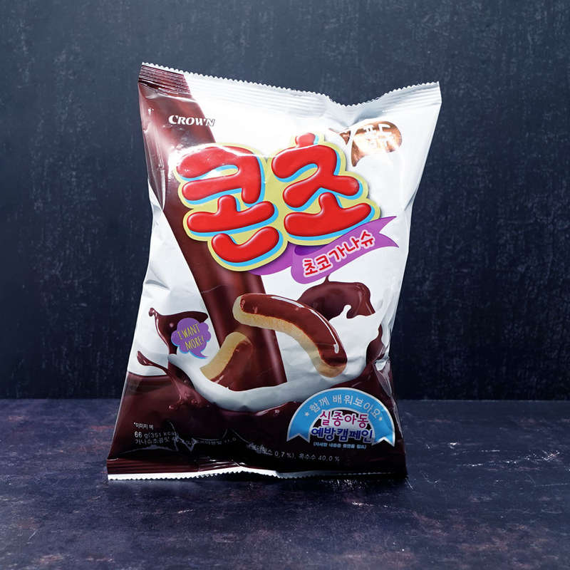 Crown Corn Cho (Hazelnut Covered Corn Snack) 66g