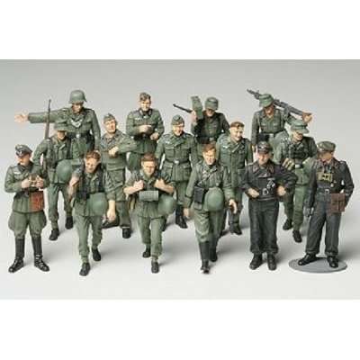 Tamiya WWII German Infantry on Maneuvers (1/48)