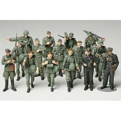 Tamiya WWII German Infantry on Maneuvers (1/48)