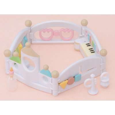 Sylvanian Families - Let's Play Playpen