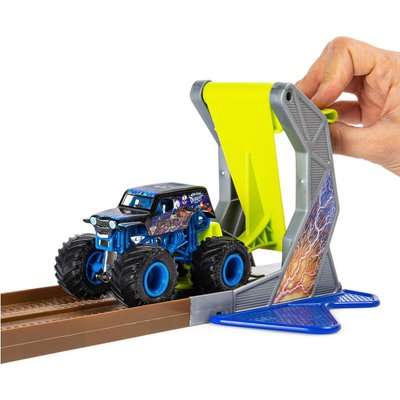 Monster Jam Basic Stunt Die-Cast Vehicle Playset 1:64 (Supplied pack may vary)