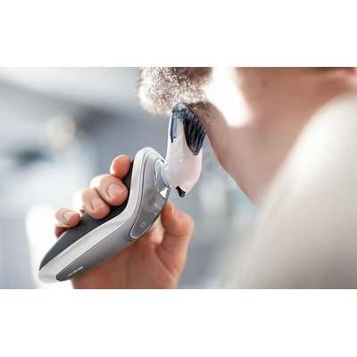 Philips Series 7000 Smooth Glide Sensitive Shaver with Beard Styler S7510/41