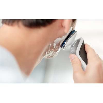 Philips Series 7000 Smooth Glide Sensitive Shaver with Beard Styler S7510/41