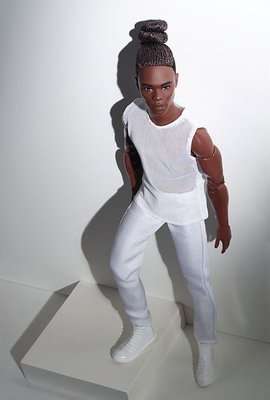 Barbie Signature Looks Poseable Ken Doll - Jon (Brunette)