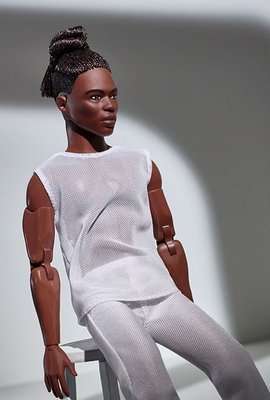 Barbie Signature Looks Poseable Ken Doll - Jon (Brunette)