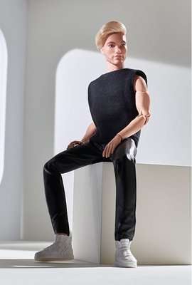 Barbie Signature Looks Poseable Ken Doll (Blonde)