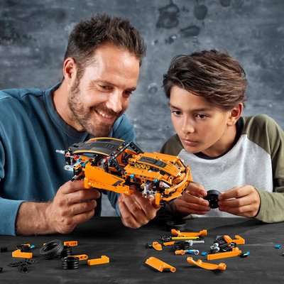 LEGO Technic 2-in-1 Chevrolet Corvette ZR1 (579 Pieces)