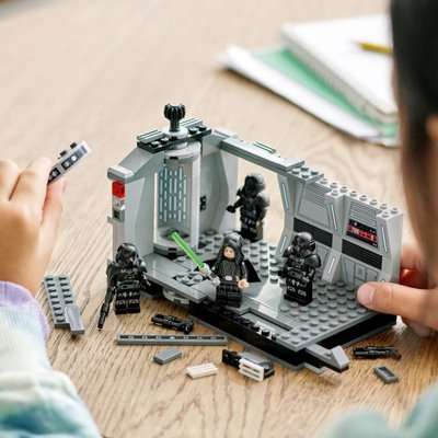 LEGO Star Wars Dark Trooper Attack (166 Pieces)