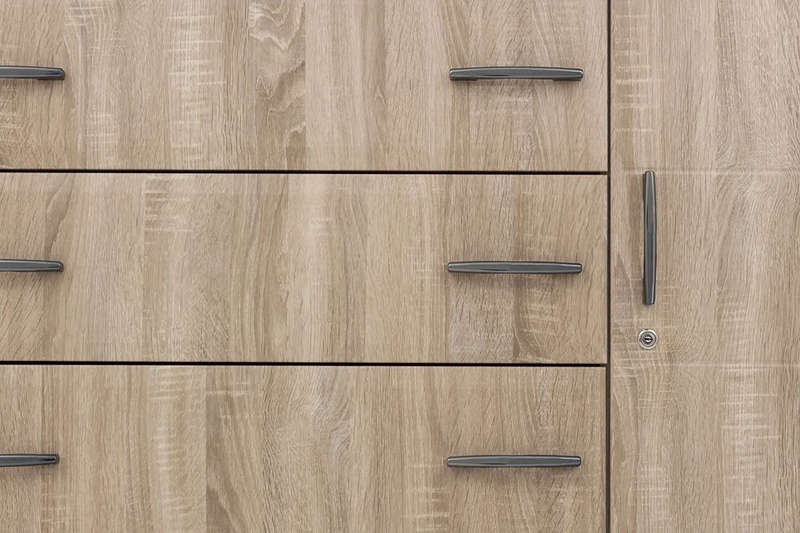 Wood Chest of Drawers in Oak