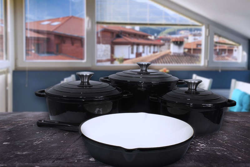 Durable Cast Iron Cookware Set 7 Piece - Black