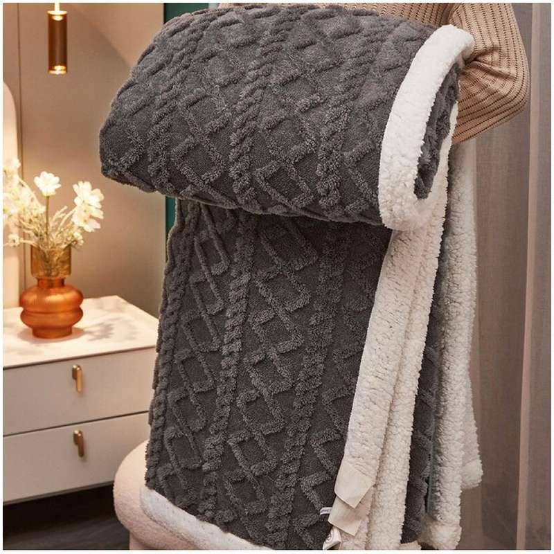 Polyester Geometric Fleece Blanket (all season)