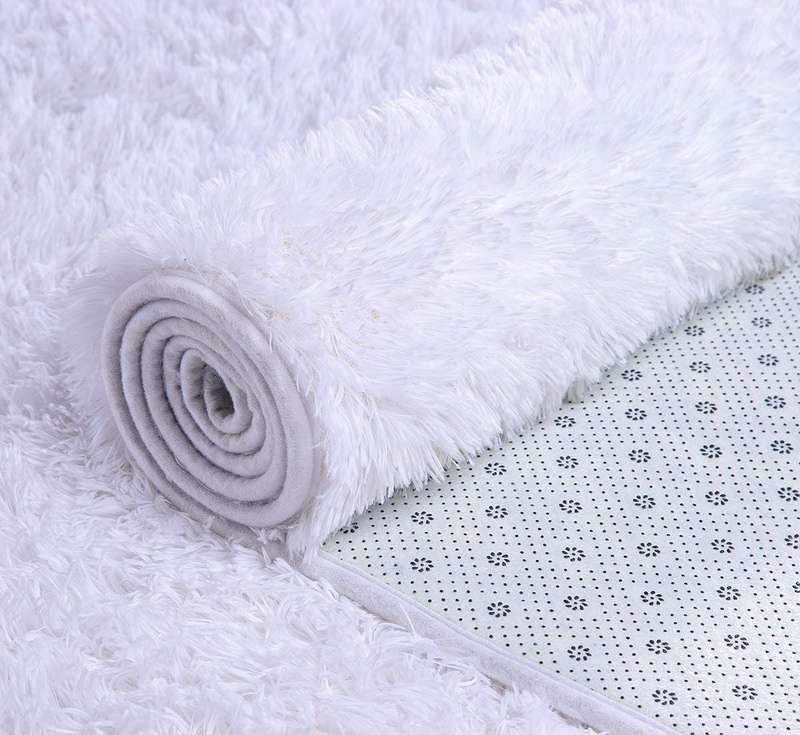 Light fluffy shaggy Rug/Carpet - White (Second hand)