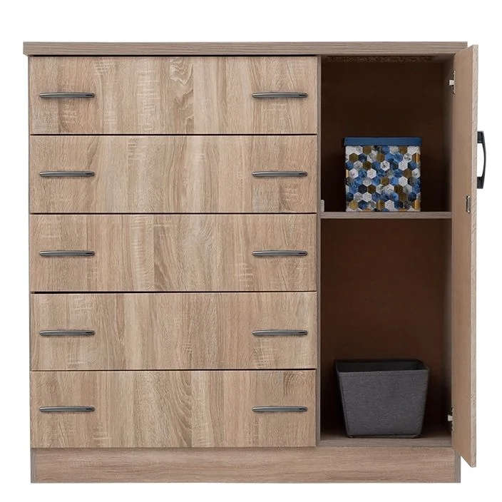Wood Chest of Drawers in Oak
