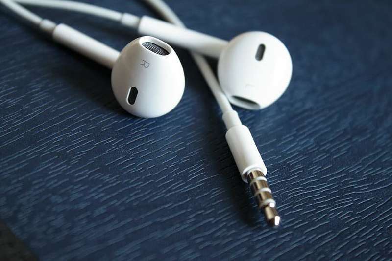 Earbud Earphones wired - White