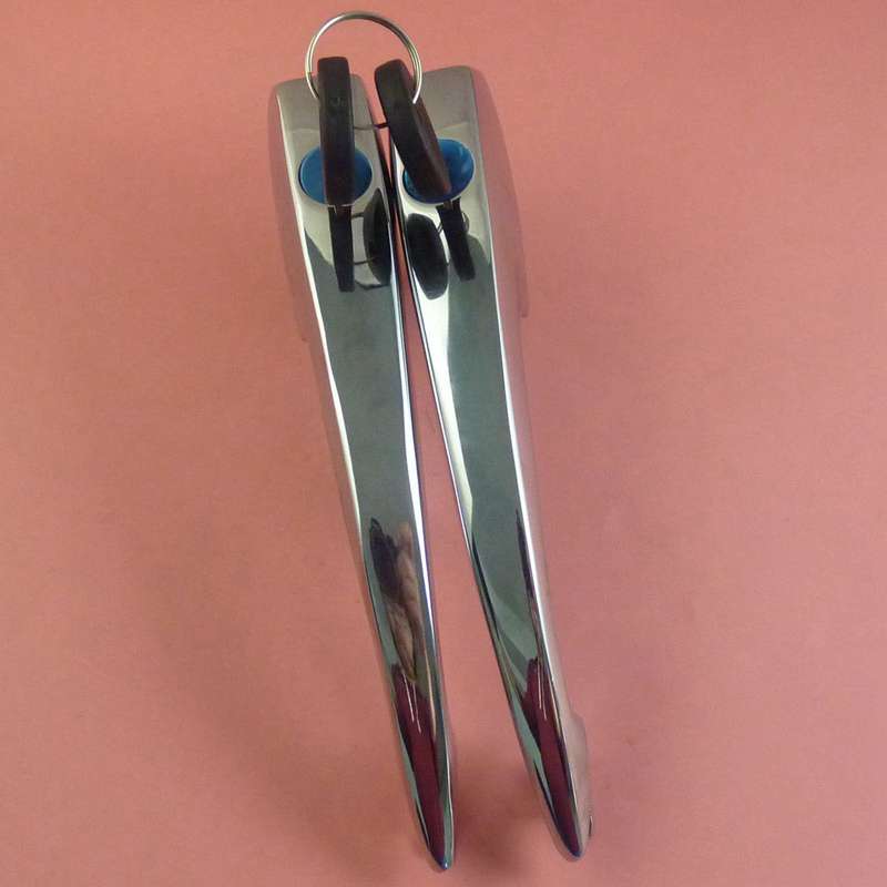 A Pair Exterior Door Handles With Key For VW Beetle Karmann Ghia 113837205M