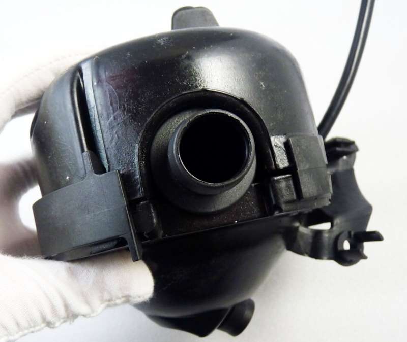 Crankcase OIL SEPARATOR PRESSURE REGULATING Valve for BMW E90 E60 Z4 11617531423