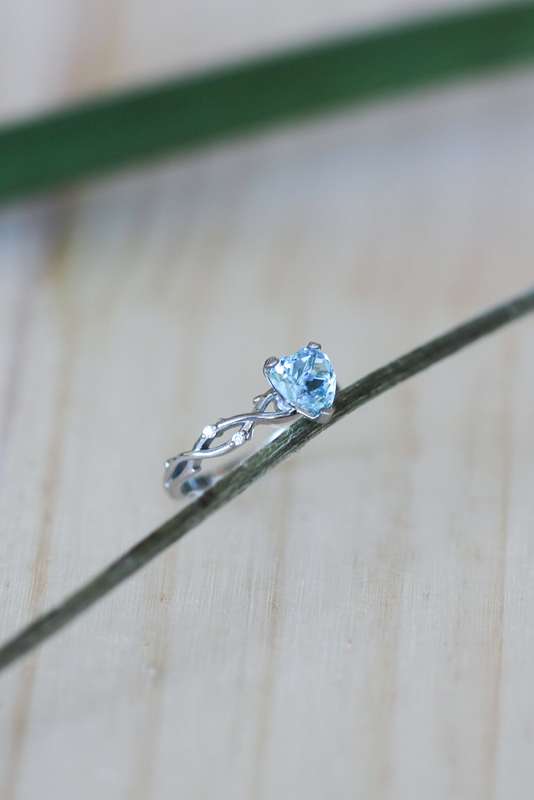 1.00ct Aquamarine Heart Engagement Ring