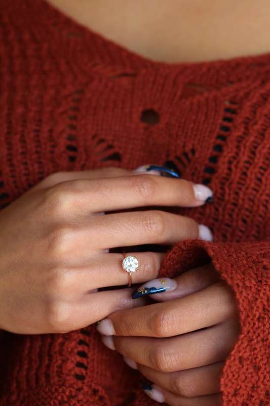 Round Brilliant Moissanite Engagement Ring
