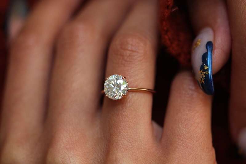 Round Brilliant Moissanite Engagement Ring