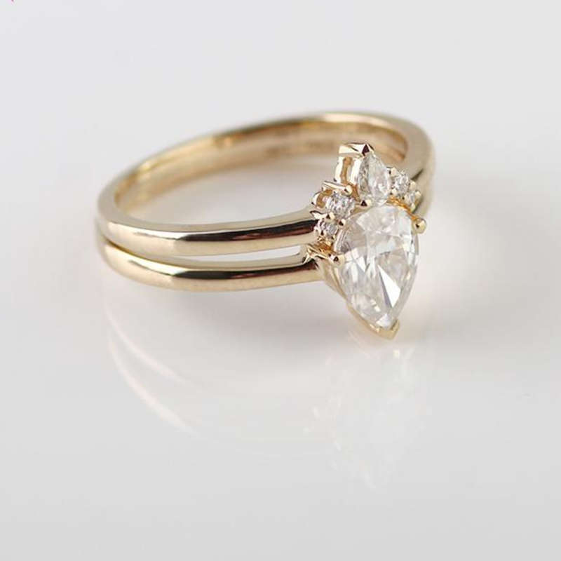 Pear Moissanite Wedding Ring Set