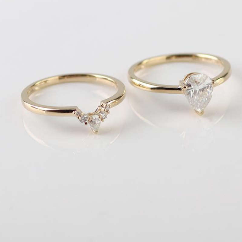 Pear Moissanite Wedding Ring Set