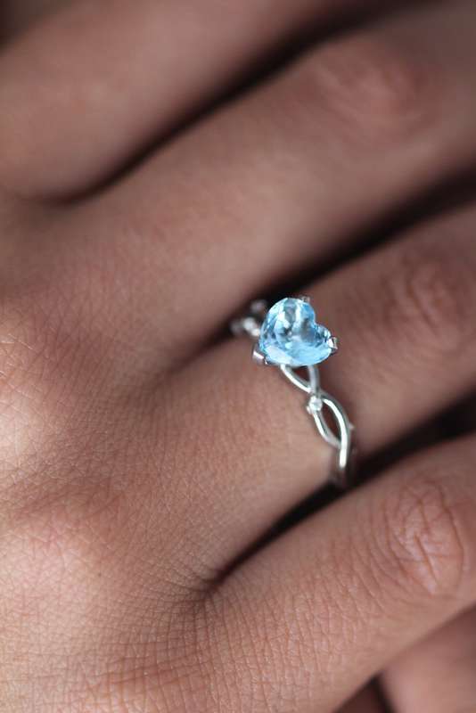 1.00ct Aquamarine Heart Engagement Ring