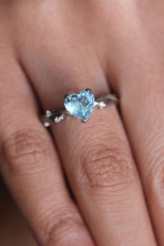 1.00ct Aquamarine Heart Engagement Ring