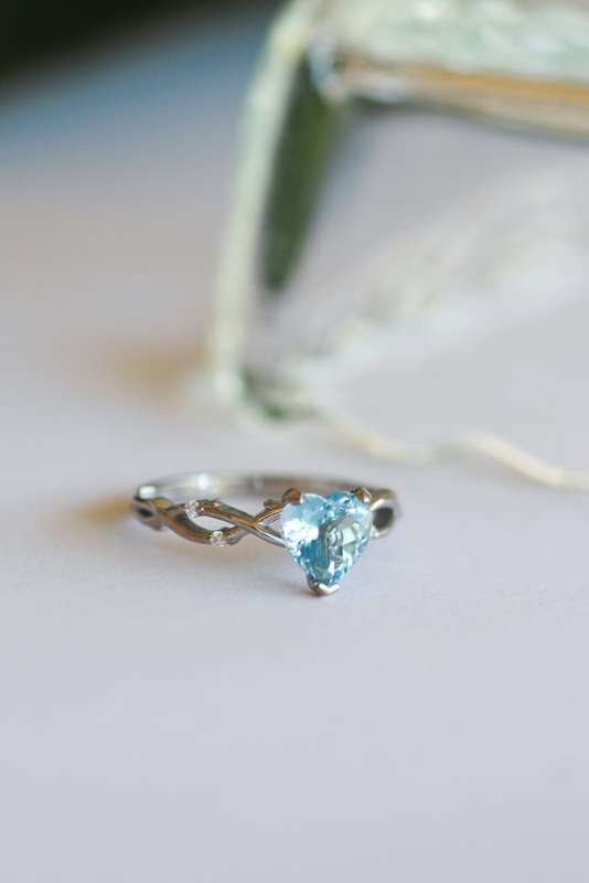 1.00ct Aquamarine Heart Engagement Ring