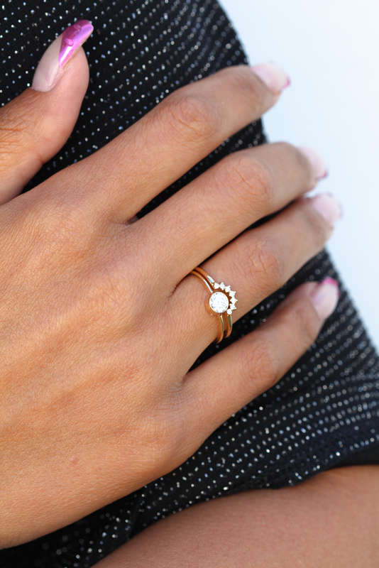 Curved Bezel Moissanite Wedding Ring Set