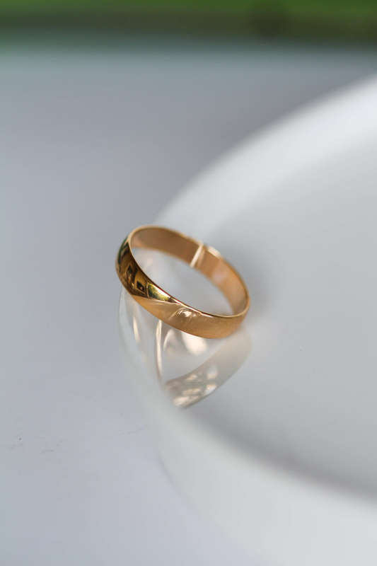 Mens Gold Wedding Band - Comfort Fit 4mm