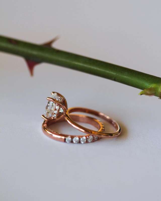 Rose Gold Oval Wedding Ring Set