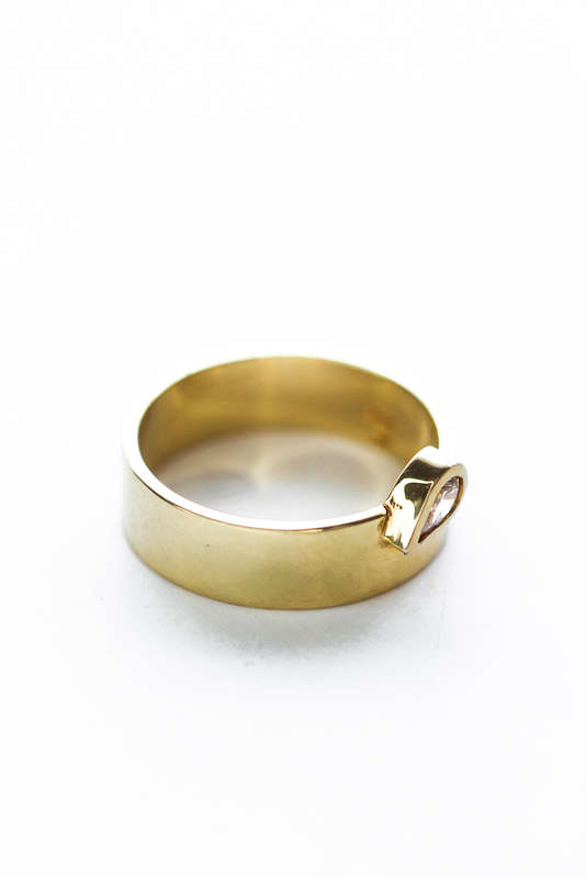 Gold Broad Bar Pear Ring