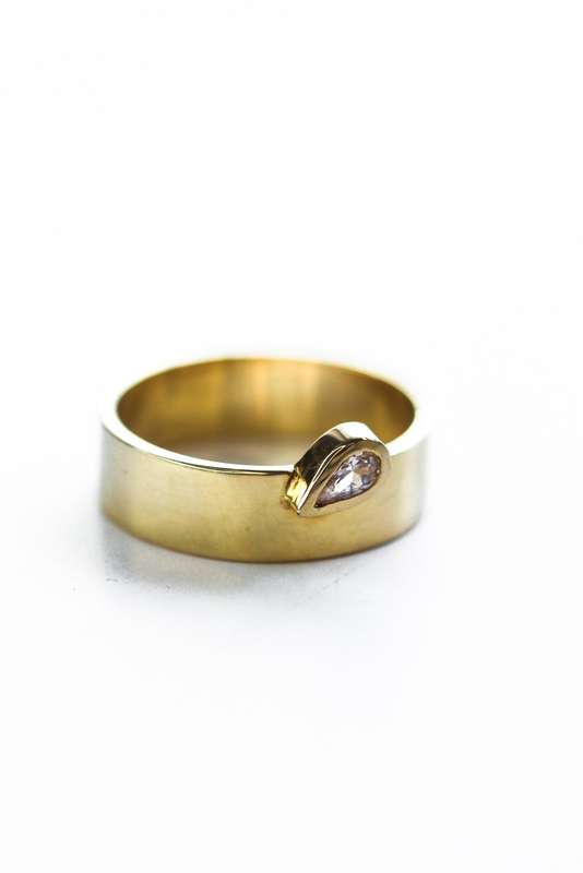 Gold Broad Bar Pear Ring