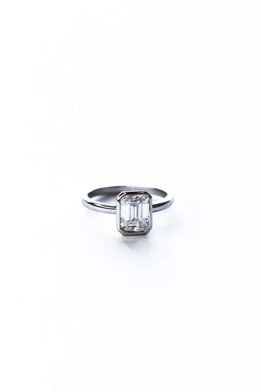 Malina - Emerald Cut Bezel Ring