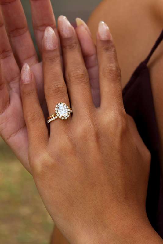 Oval Halo Wedding Ring Set