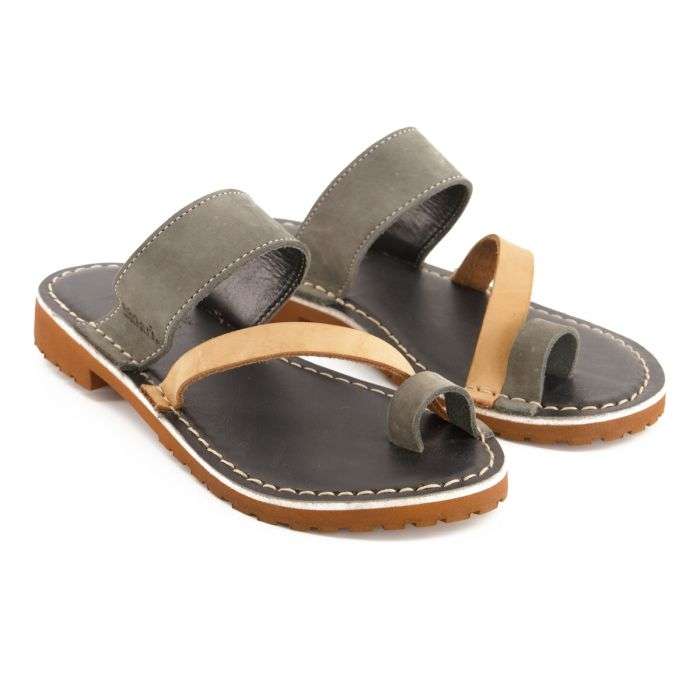 BATA SAFARI PURSUIT LADIES CHARCOAL/ TAN SIZE 8