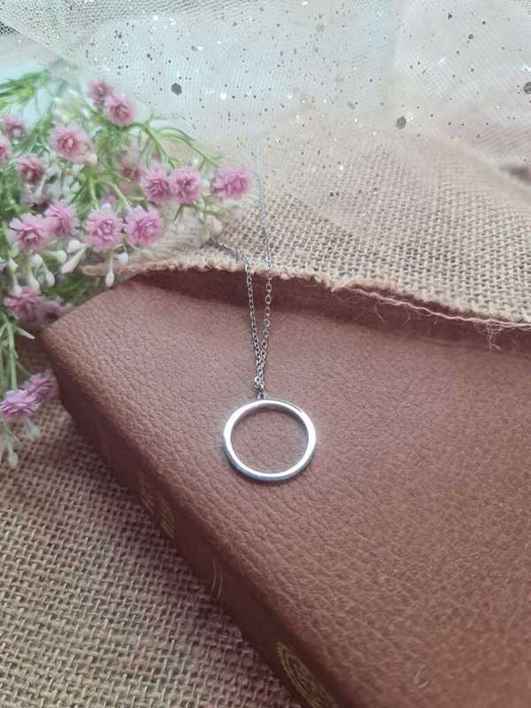 CIRCLE NECKLACE