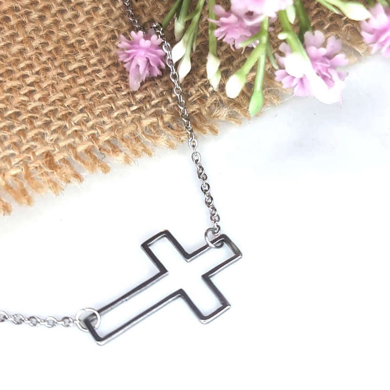 CROSS CUTOUT NECKLACE