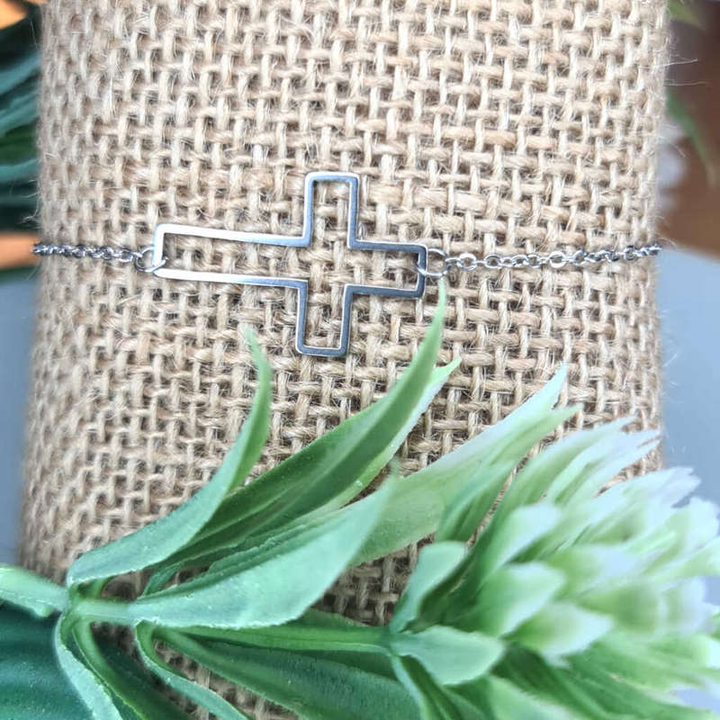 CUTOUT CROSS BRACELET