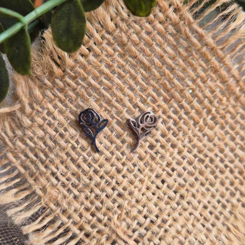 ROSE STUD EARRINGS