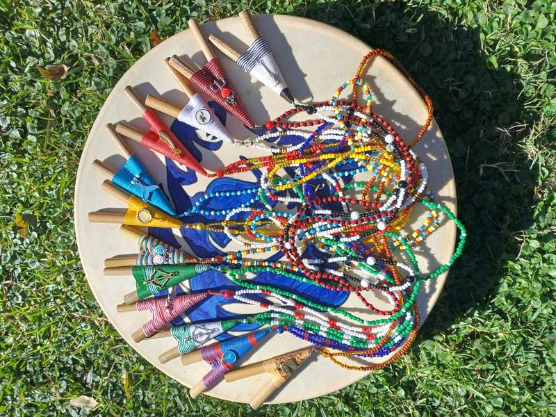 Rapé Kuripes made from Bamboo with a beaded necklace