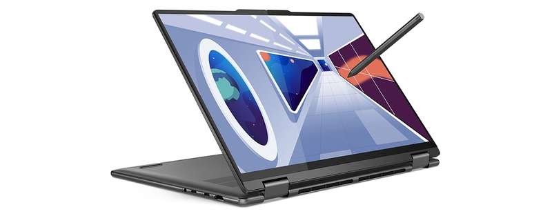 Drawing with pen on Yoga 7i Gen 8 laptop in presentation mode