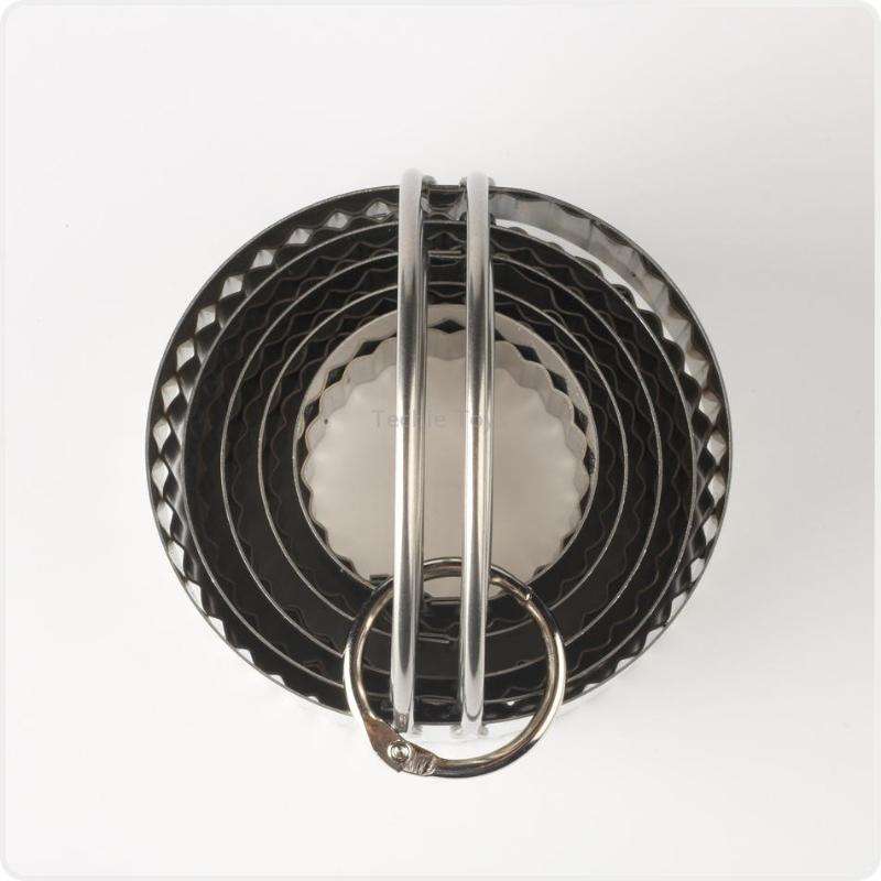 5 in 1 Stainless Steel Circular Wave Pattern Biscuit Cutter Set With Handle Fondant Tool Diameter: 8