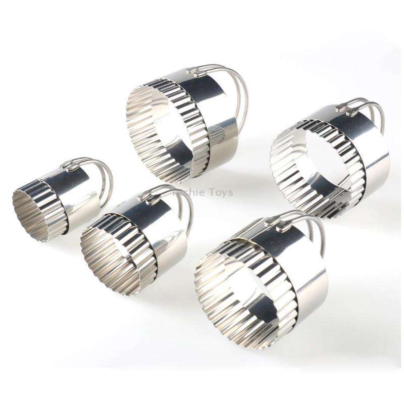 5 in 1 Stainless Steel Circular Wave Pattern Biscuit Cutter Set With Handle Fondant Tool Diameter: 8