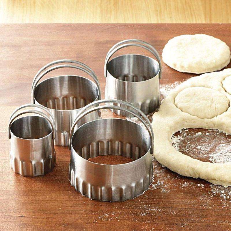 5 in 1 Stainless Steel Circular Wave Pattern Biscuit Cutter Set With Handle Fondant Tool Diameter: 8