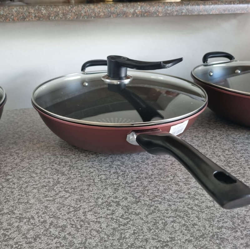 32cm Non-Stick Wok Pan with Tempered Glass Lid