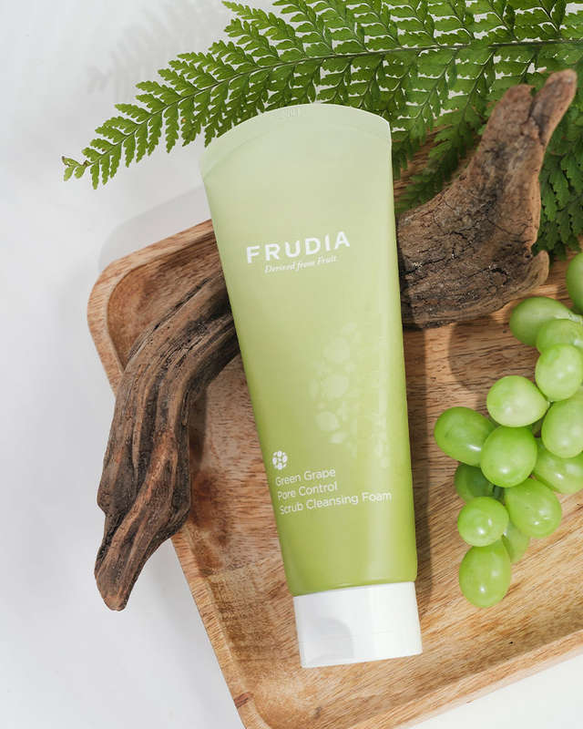 Frudia Green Grape Pore Control Scrub Cleansing Foam