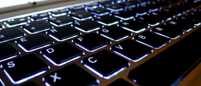 https://puri.sm/wp-content/uploads/2015/08/purism-librem-15-rev2-backlit-keyboard-20150816.jpeg